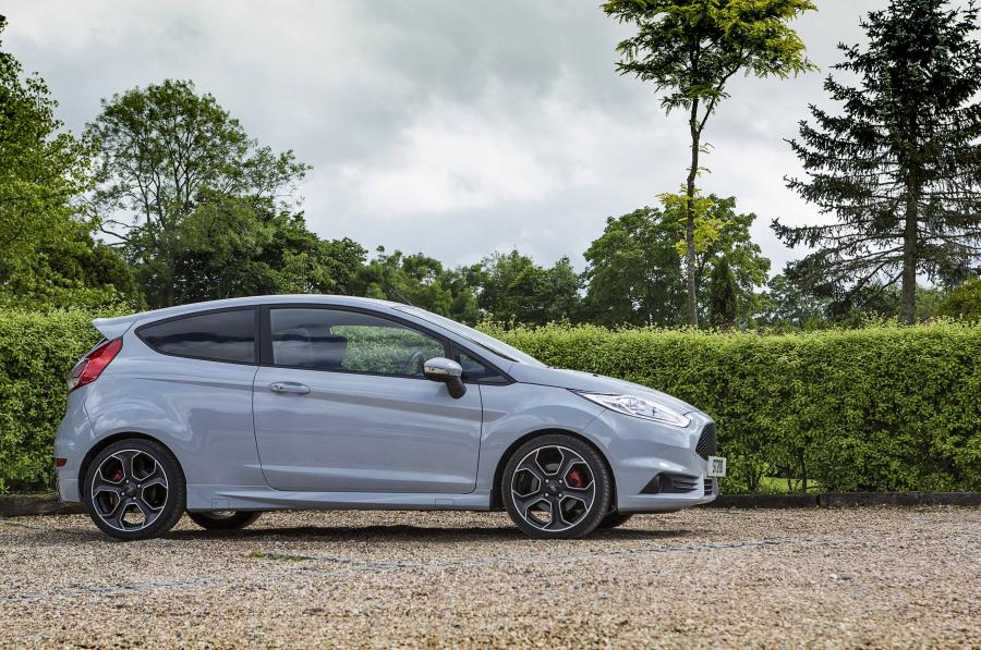  Ford Fiesta ST200 2016 года  (UK) (фото 13 из 31)